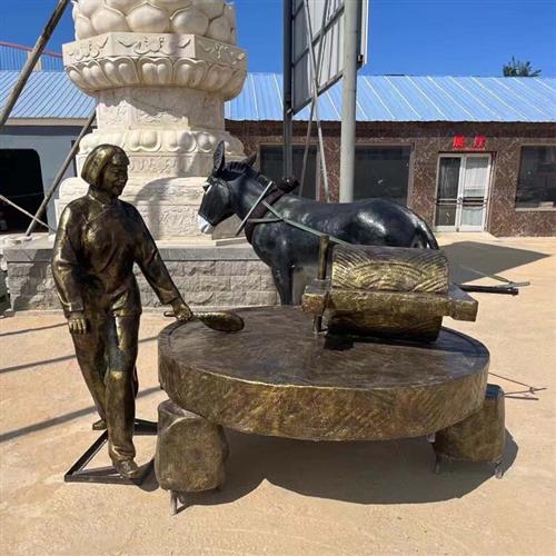 玻璃钢仿铜下乡知青铸铜农民驴拉磨人物景观广场博物馆雕塑定制