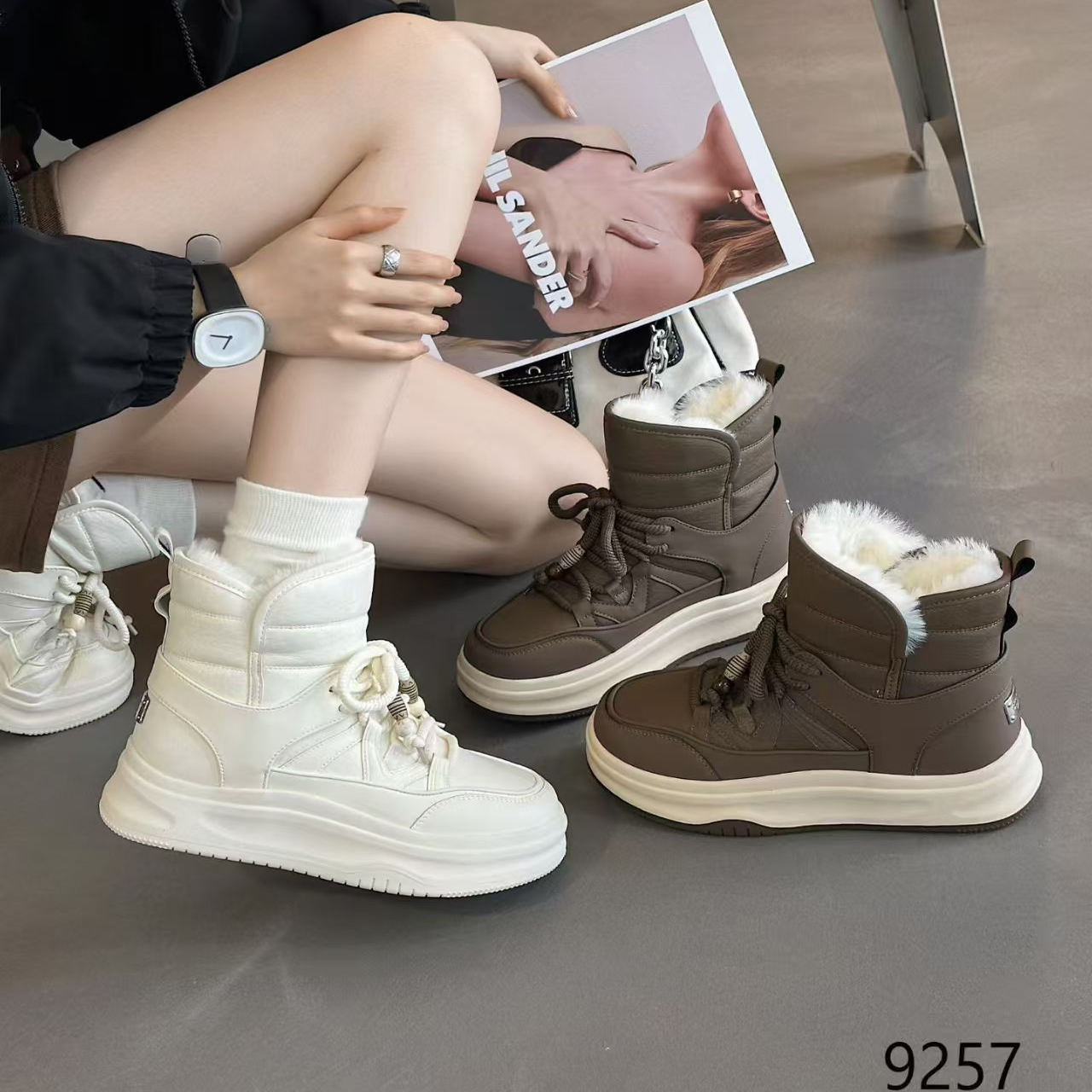 2025冬款厚绒圆头运动板鞋百搭