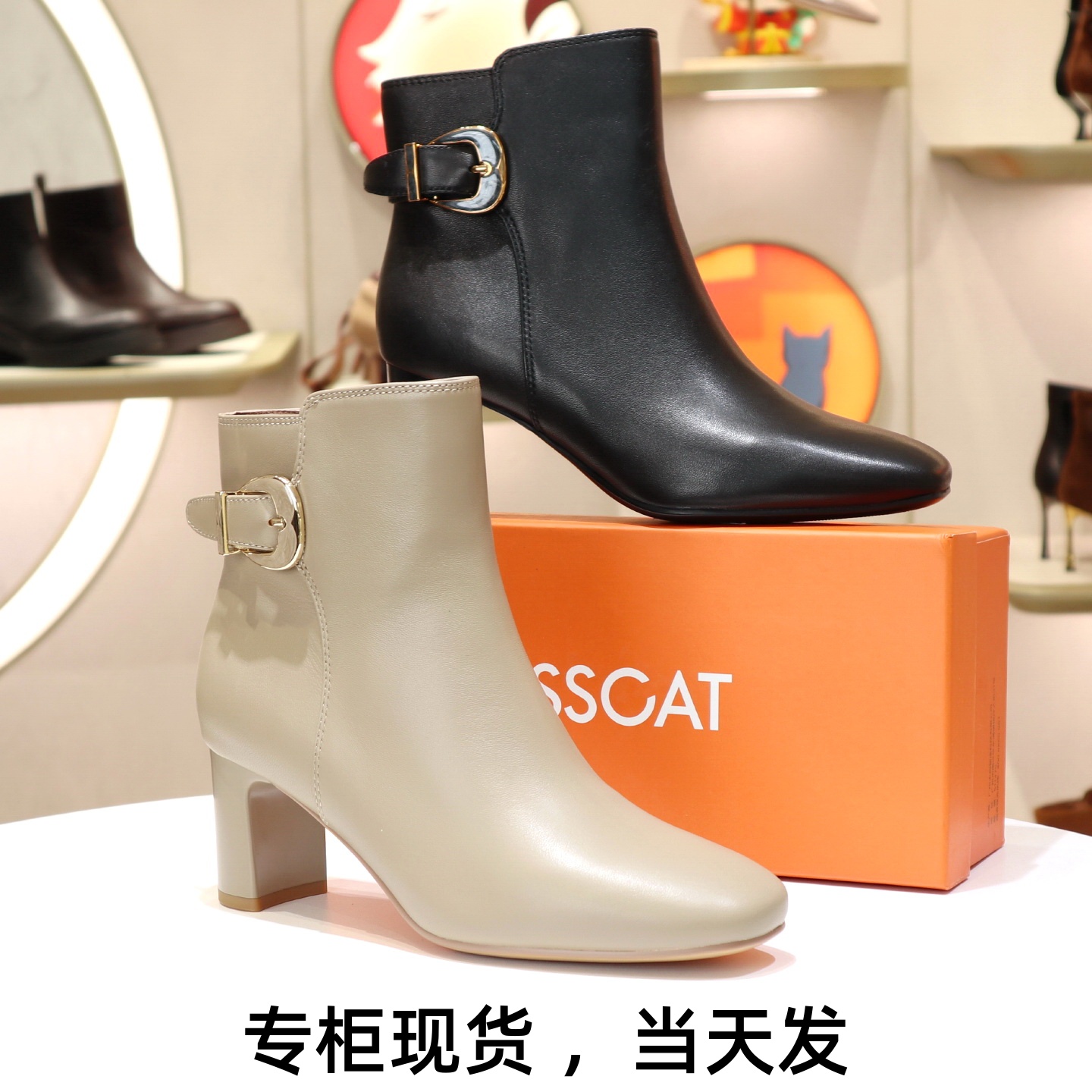 接吻猫粗跟方头金属搭扣拉链短靴