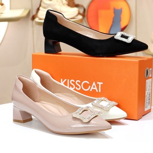 KISSCAT接吻猫2026尖头粗跟方扣水钻银锭浅口单鞋女鞋K75165A-10