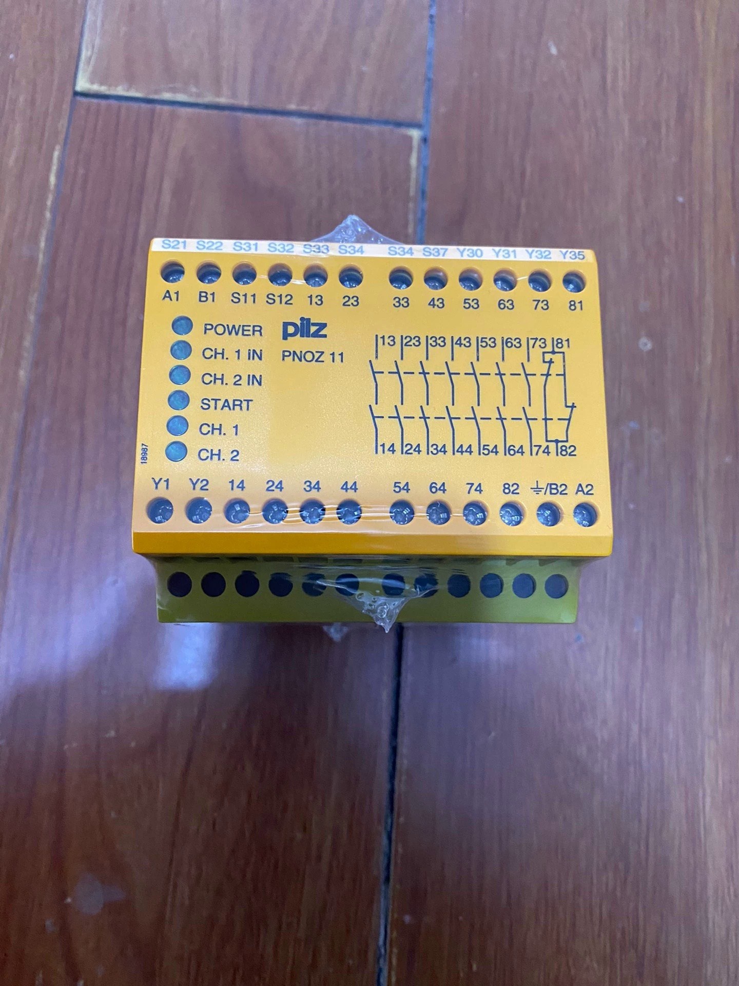 Pilz皮尔兹安全继电器 PNOZ 11货号77408拍前请询价