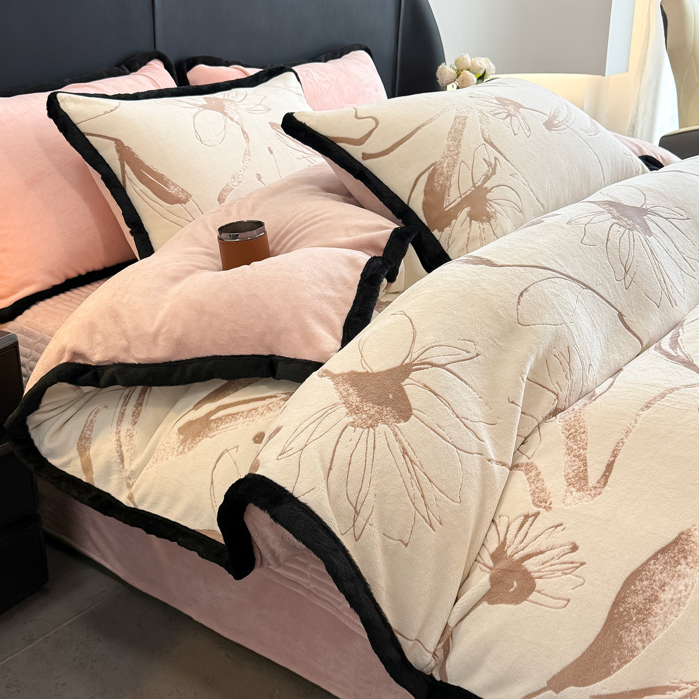 轻奢雕花牛奶绒四件套夹棉床盖款2025新款冬季珊瑚绒床单加绒被套