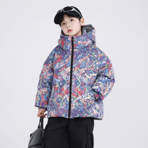 男童冬季炫彩加厚防寒连帽羽绒服