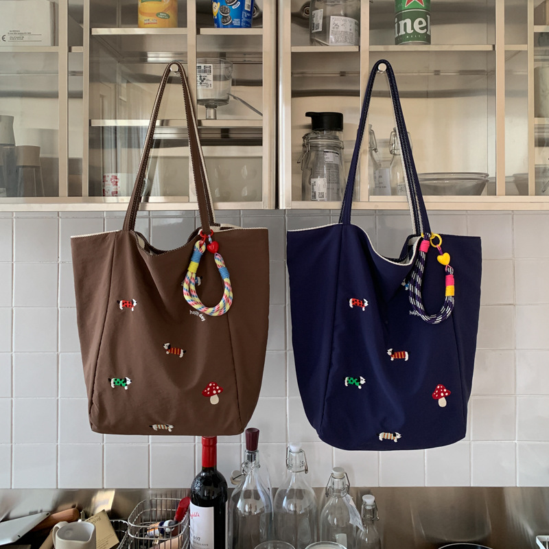 新款日系蘑菇绣花帆布包大容量文艺简约手提布袋时尚单肩包双面背