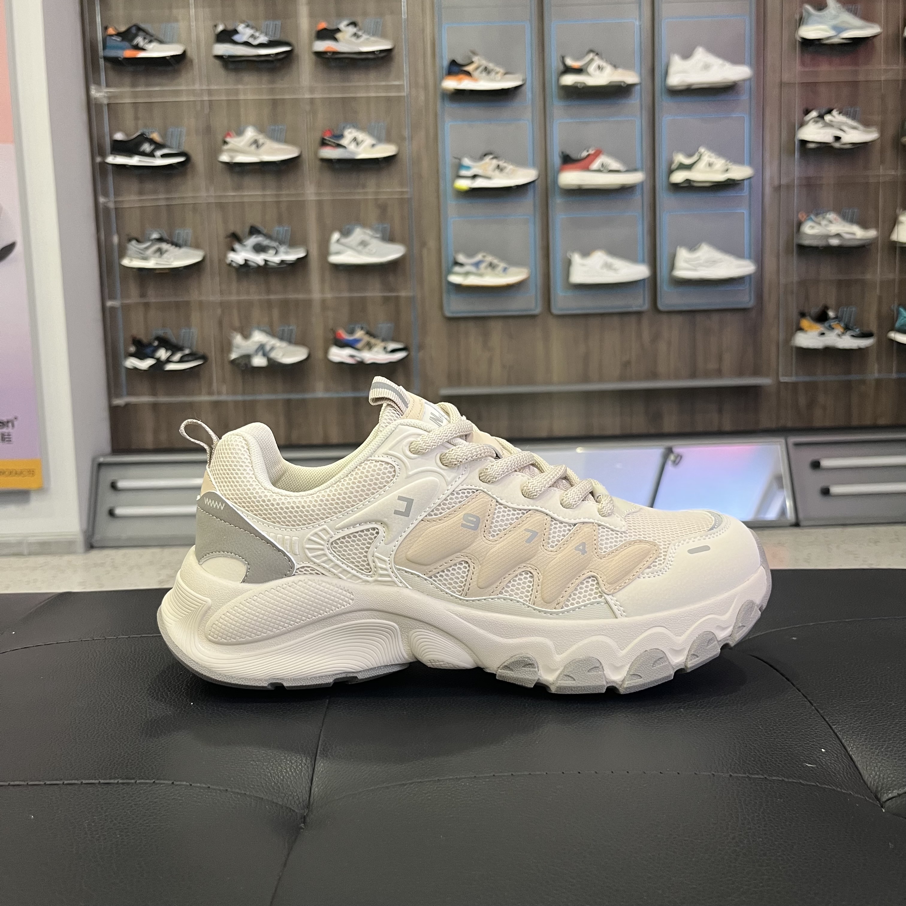 步实总统2025年春款透气运动鞋