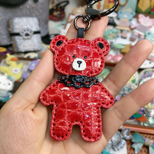 特价稀有皮 法拉利红饼干熊围兜款挂件 鱼皮