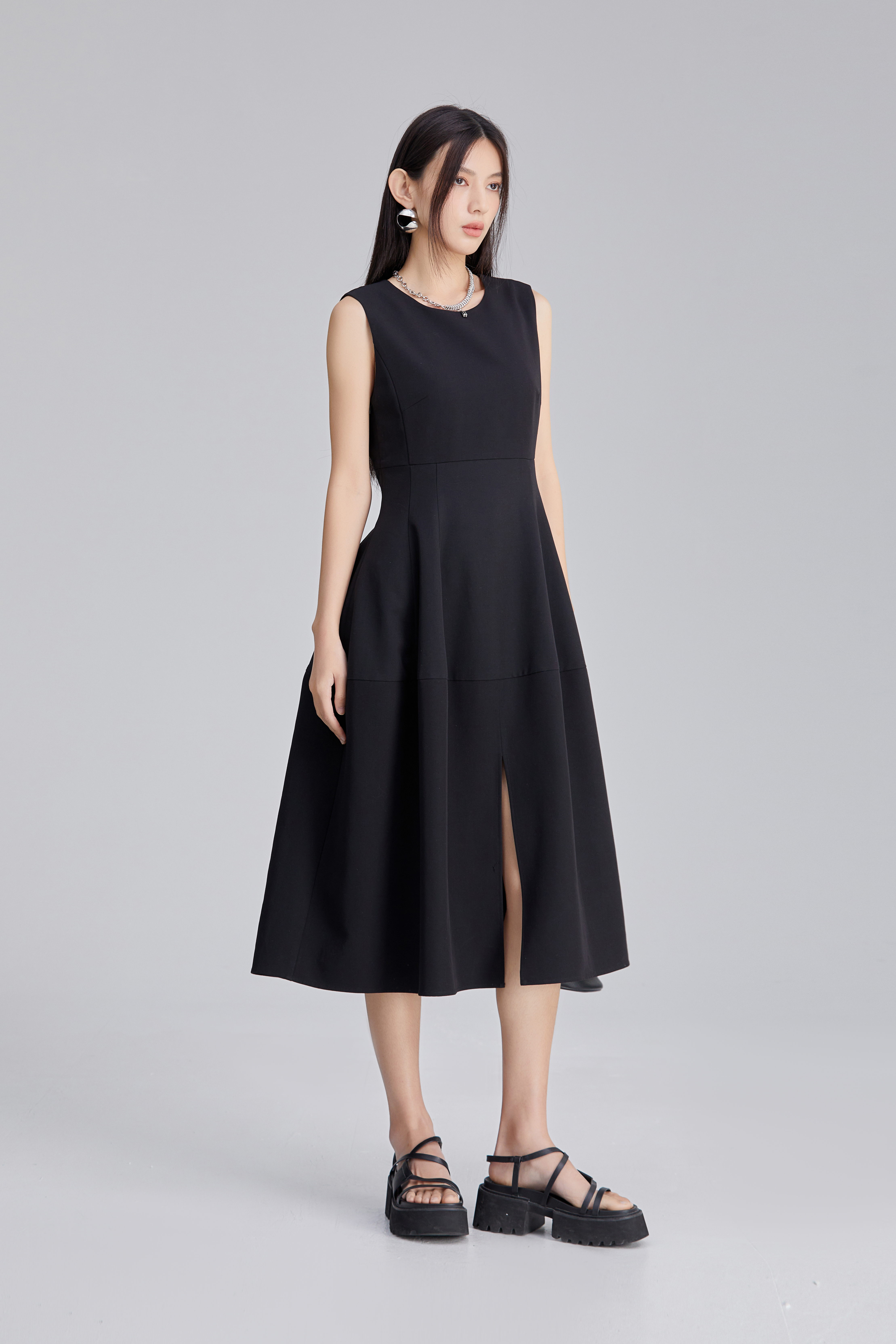 2025春款通勤小黑裙收腰连衣裙开叉压褶背心裙高级感