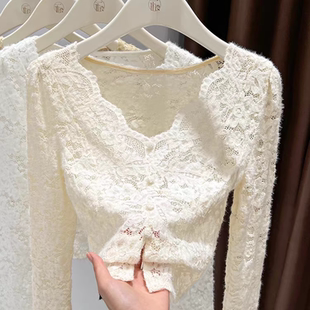 深v领蕾丝镂空长袖打底衫女春秋薄款软糯磨毛超好看气质收腰上衣