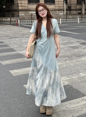 300斤大码胖mm学院风泼墨V领拼接短袖连衣裙女显瘦假两件A字长裙