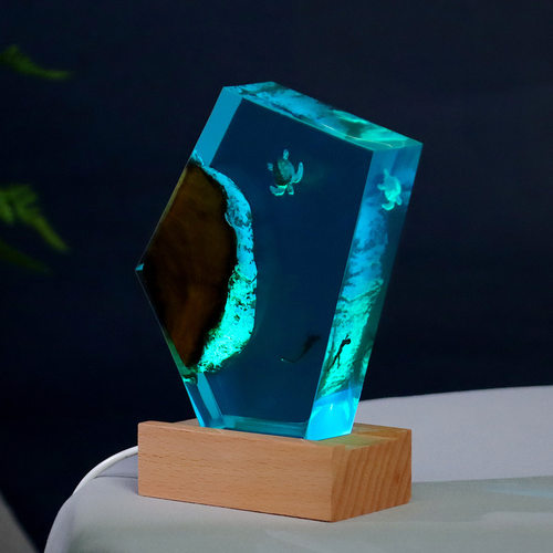 手作海底世界景观海龟巨齿鲨鱼和潜水员树脂实木小夜灯氛围灯摆件