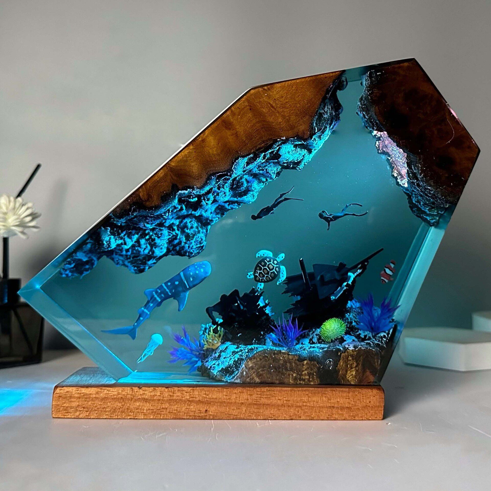 海底世界景观溶洞鲸鲨鱼海龟潜水员沉船小夜灯床头灯氛围灯礼物