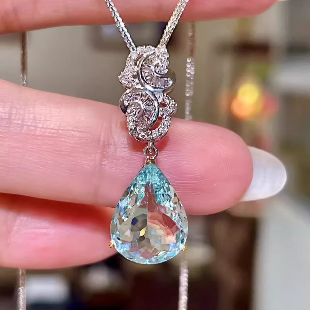 岚心珠宝18K白金3.50ct水滴海蓝宝钻石吊坠 精致灵动精品女项链坠