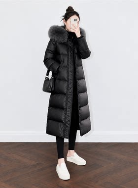 白鹅绒大毛领过膝黑色羽绒服女