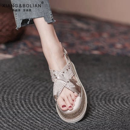 手工鞋圆头增高7厘米厚底凉拖鞋2026夏一字扣带平底松糕罗马凉鞋