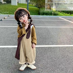 初春穿搭高级感套装女童2026炸街宝宝背带裤套装时髦洋气春秋2件