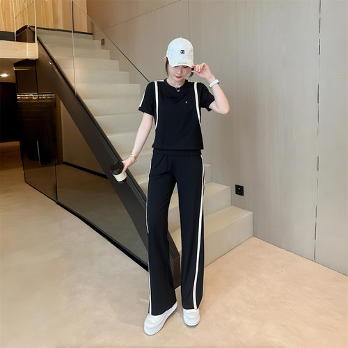 夏季时尚气质休闲运动套装