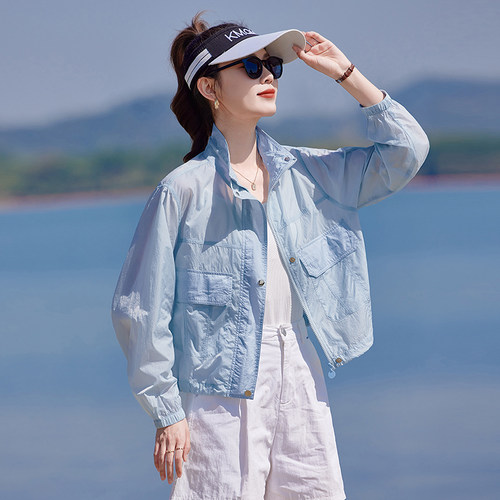 小个子蓝色防晒衣女士