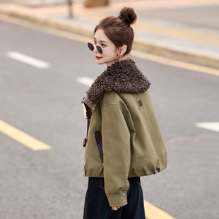 牛角扣短款羽绒服女冬季2025冬季新款今年流行翻领白鸭绒短款外套