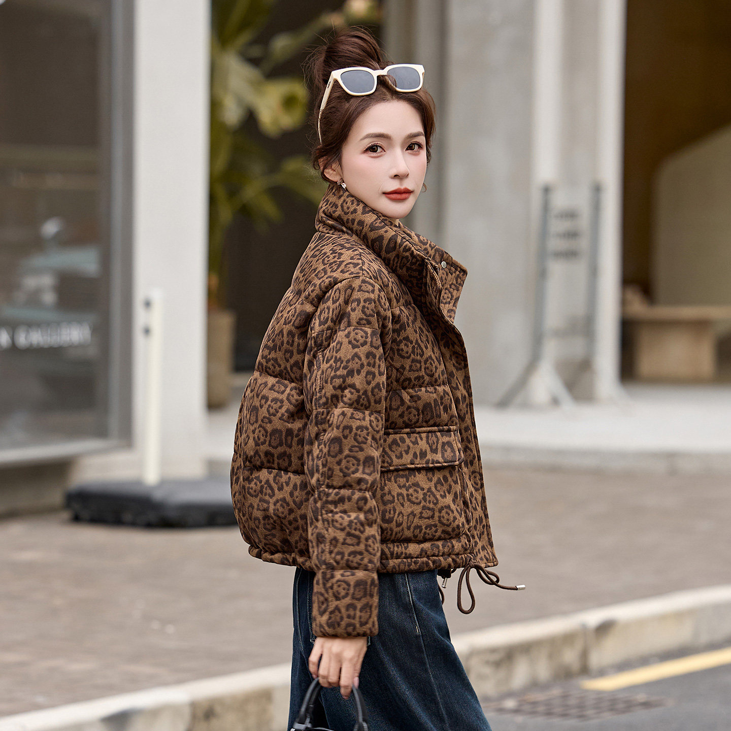 超好看小个子豹纹羽绒服女2025秋冬新款韩版显瘦立领白鸭绒短外套,女装/女士精品,羽绒服,淘宝优惠券,粉丝福利购,淘宝优惠卷