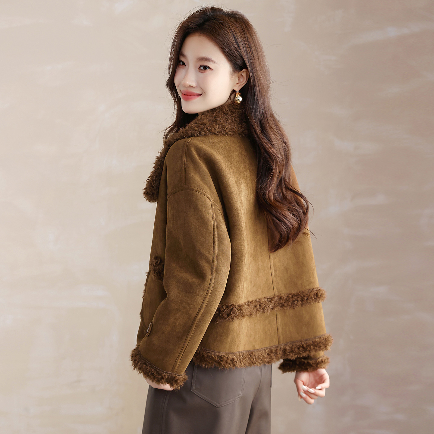 皮绒一体外套女短款棉服