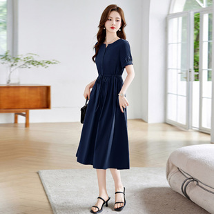 轻熟藏青色连衣裙女小个子2025夏季新款收腰显瘦遮肚子中长款裙子
