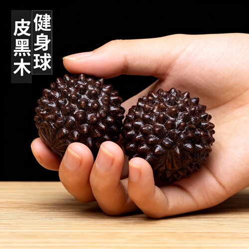 手握健身按摩球核桃老人手球