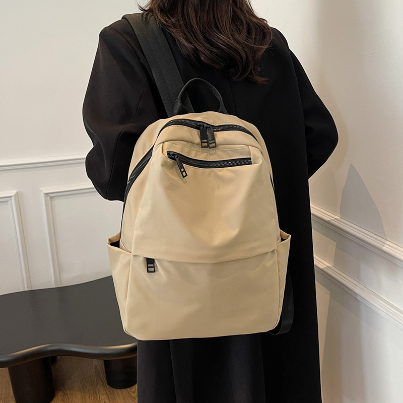 轻便大容量旅行通勤男女通用背包