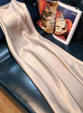 吊带连衣裙辣妹夏季内搭法式缎面V领纯色时尚欧美宽松大码连衣裙