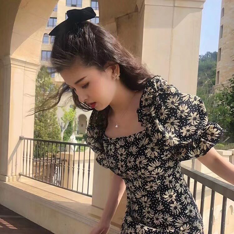 复古方领连衣裙夏装裙新款小众设计女装气质显瘦雏菊印花裙