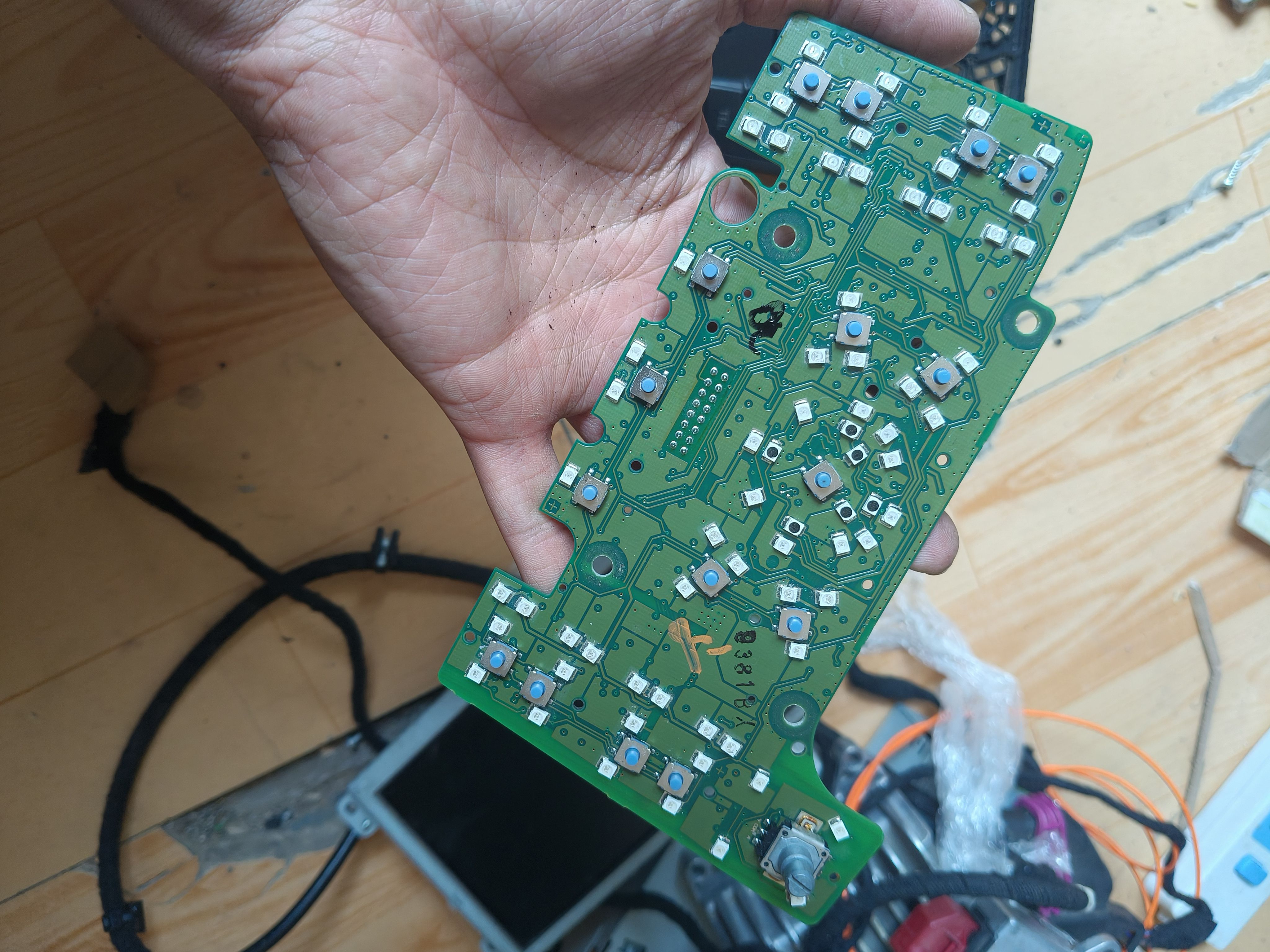 适用奥迪A6LC605-11款多媒体电路板控制面板电路板原装拆车