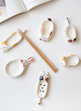 半村 是猫咪小兔呀 超萌系日式ins陶瓷可爱釉下彩筷子架酱料味碟