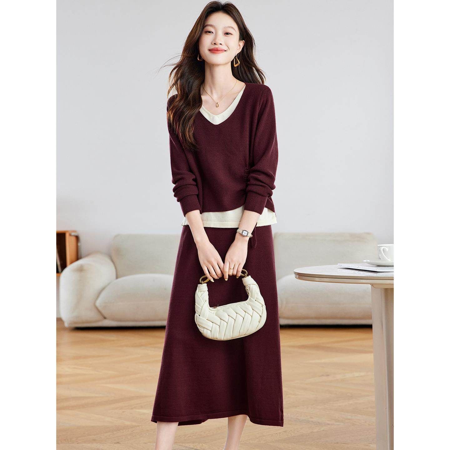 两件套毛衣裙女秋冬季2025新款韩版高级感时尚洋气抽绳针织套装裙