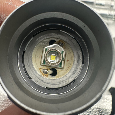 铝合金手电筒 经典q5灯珠 有几个款式 随机发一个 清仓