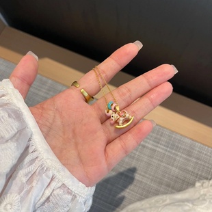 金店同款沙金仿真金摇摇木马项链女款轻奢高级感锁骨链吊坠毛衣链
