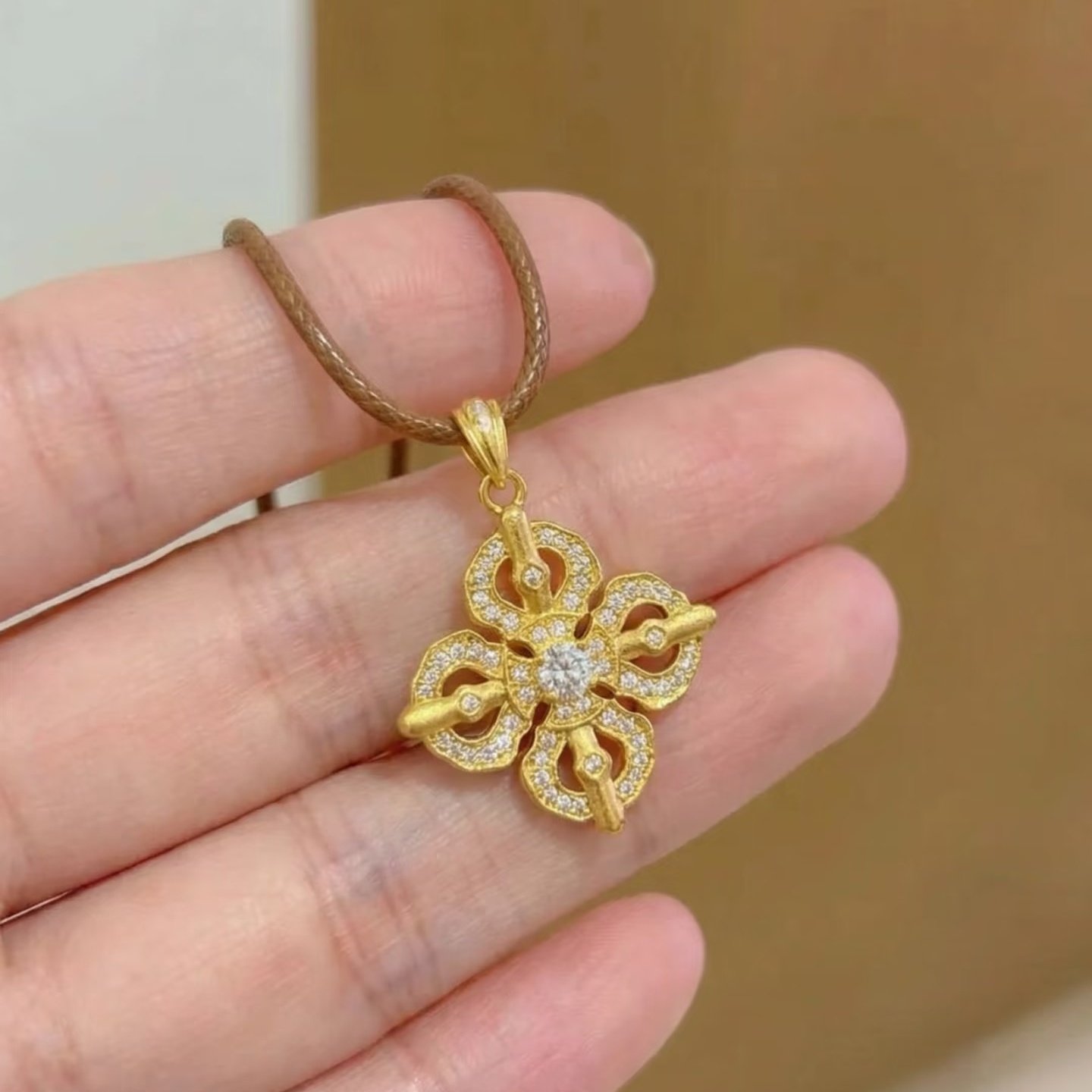 仿金沙金黄金色古法金刚杵项链毛衣链吊坠女轻奢镀金锁骨链简约