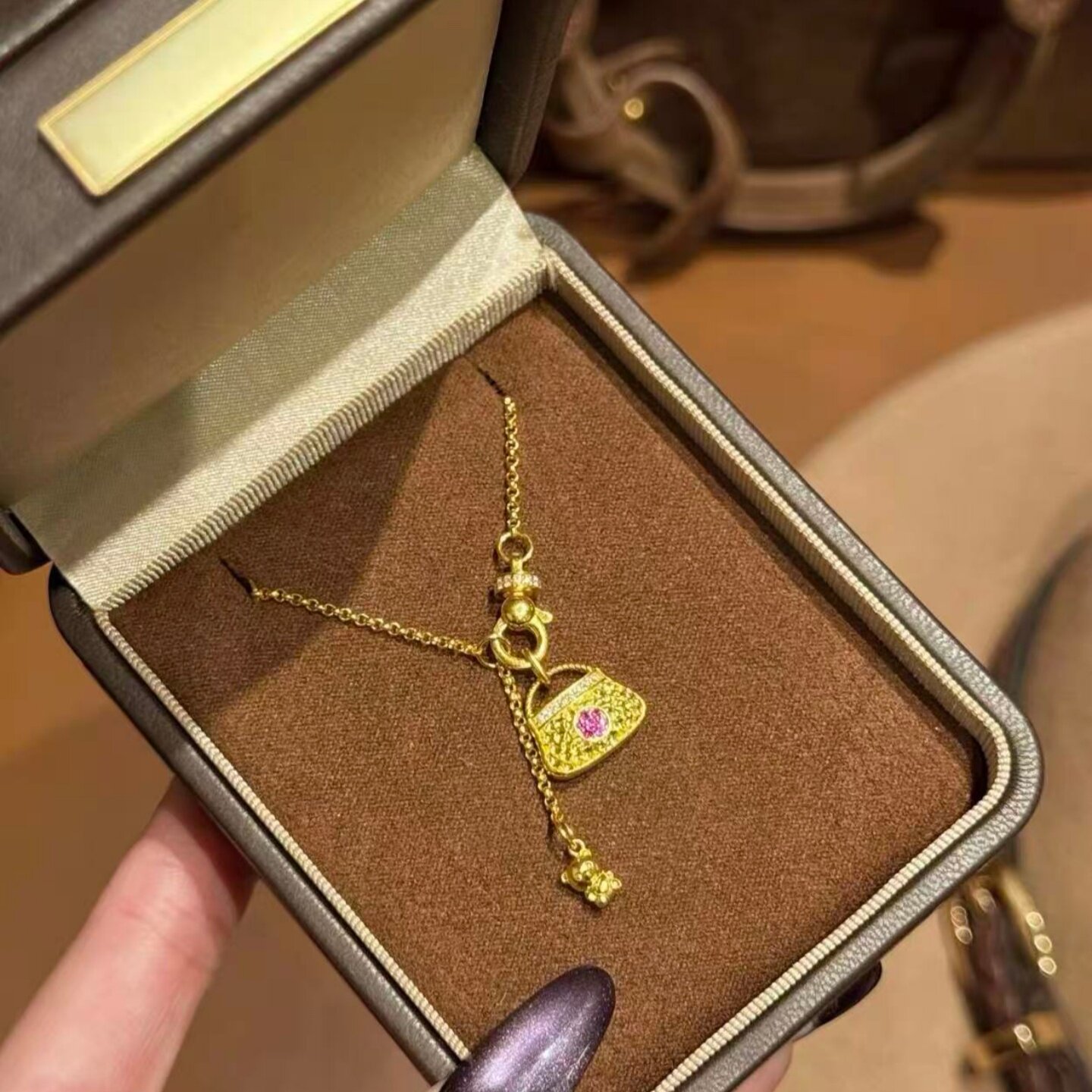 黄金色古法毛衣链锁骨链小熊包包项链沙金奢简约吊坠饰品女轻奢