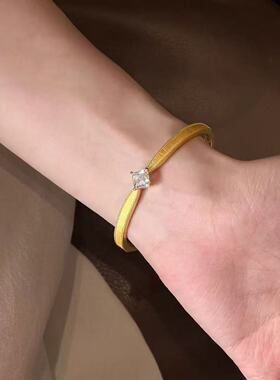 高级感沙金点钻方钻公主手镯设计感仿真金黄金色雕花复古款镯子