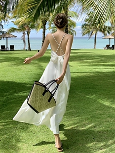 海边度假连衣裙夏季 超仙三亚旅行穿搭白色性感露背吊带裙沙滩裙女