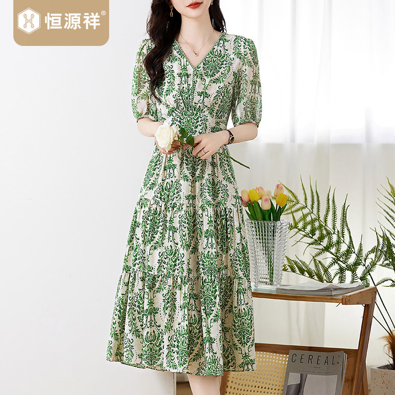 恒源祥精致大摆连衣裙女夏2025新款五分袖气质修身碎花中长款裙子