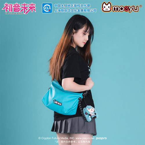 初音未来正版imiku带玩偶单肩包