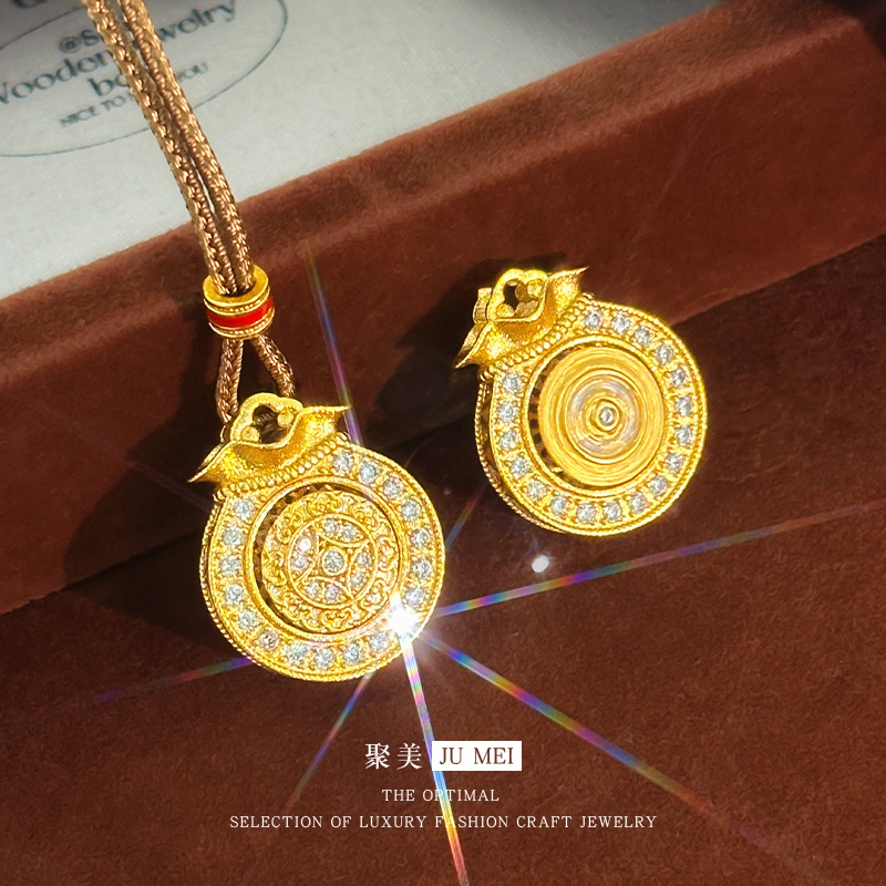 2025轻奢可旋转点钻金钱福袋吊坠女士时尚镶钻旋转钱袋子挂坠项链
