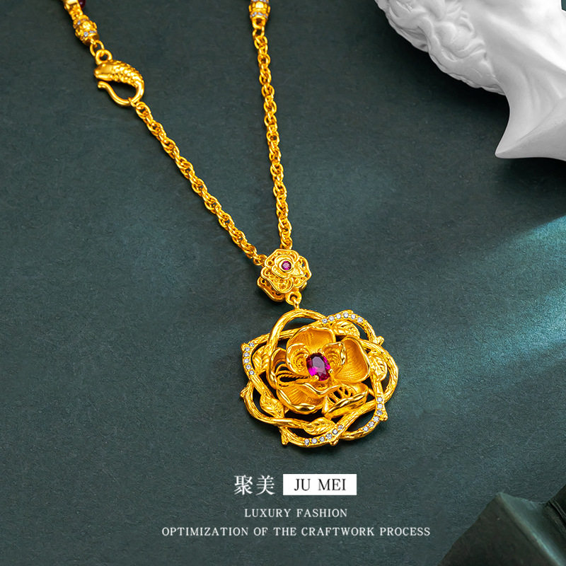 2025黄金色荆刺玫瑰红宝石项链沙金轻奢花丝镂空镶嵌宝石锁骨链女