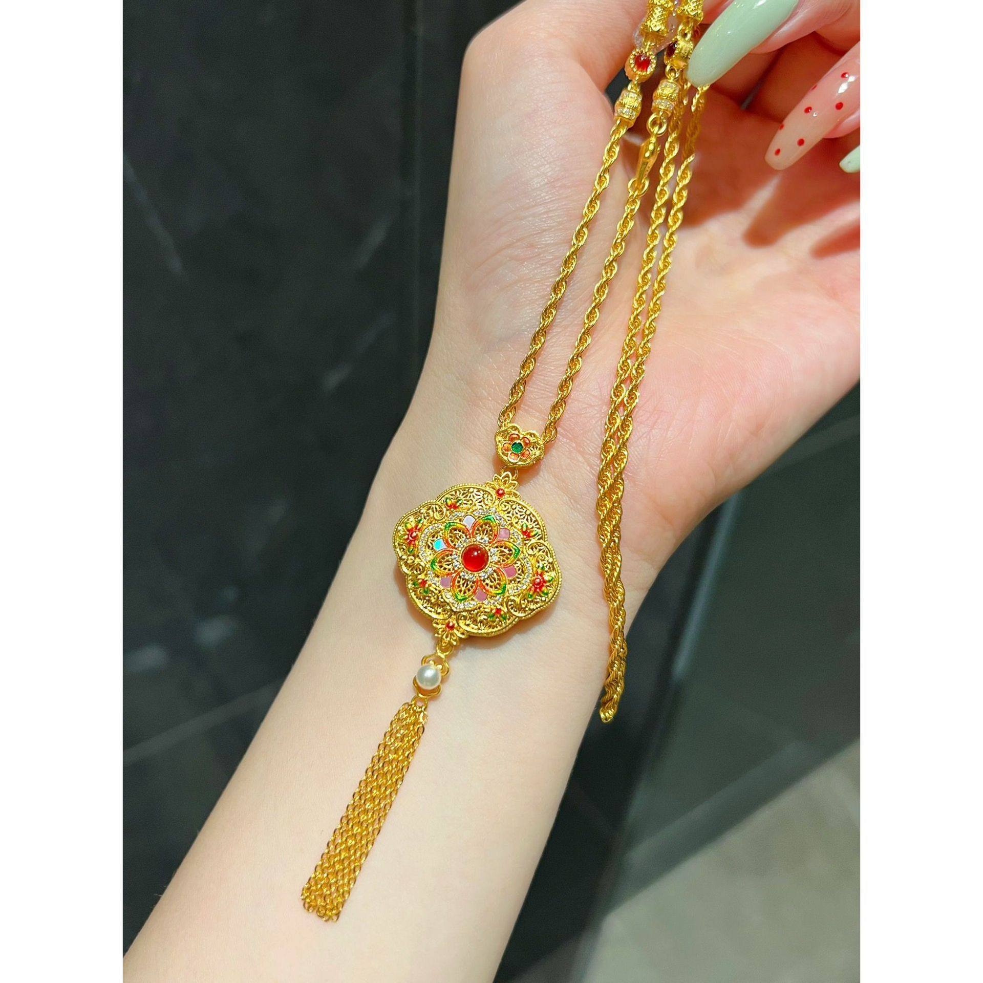 2025复古六瓣花流苏黄金色吊坠项链女莫桑锆石珍珠镶嵌华贵锁骨链