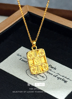 2025女式轻奢设计感沙金镀金色心花怒放沙金挂坠方牌爱心吊坠项链