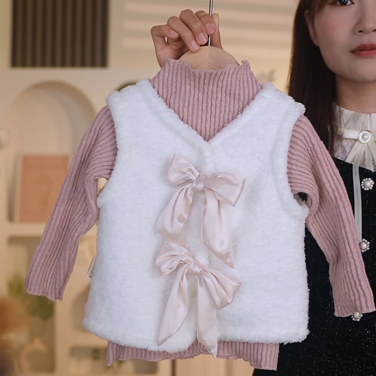 宝宝双面绒蝴蝶结马甲