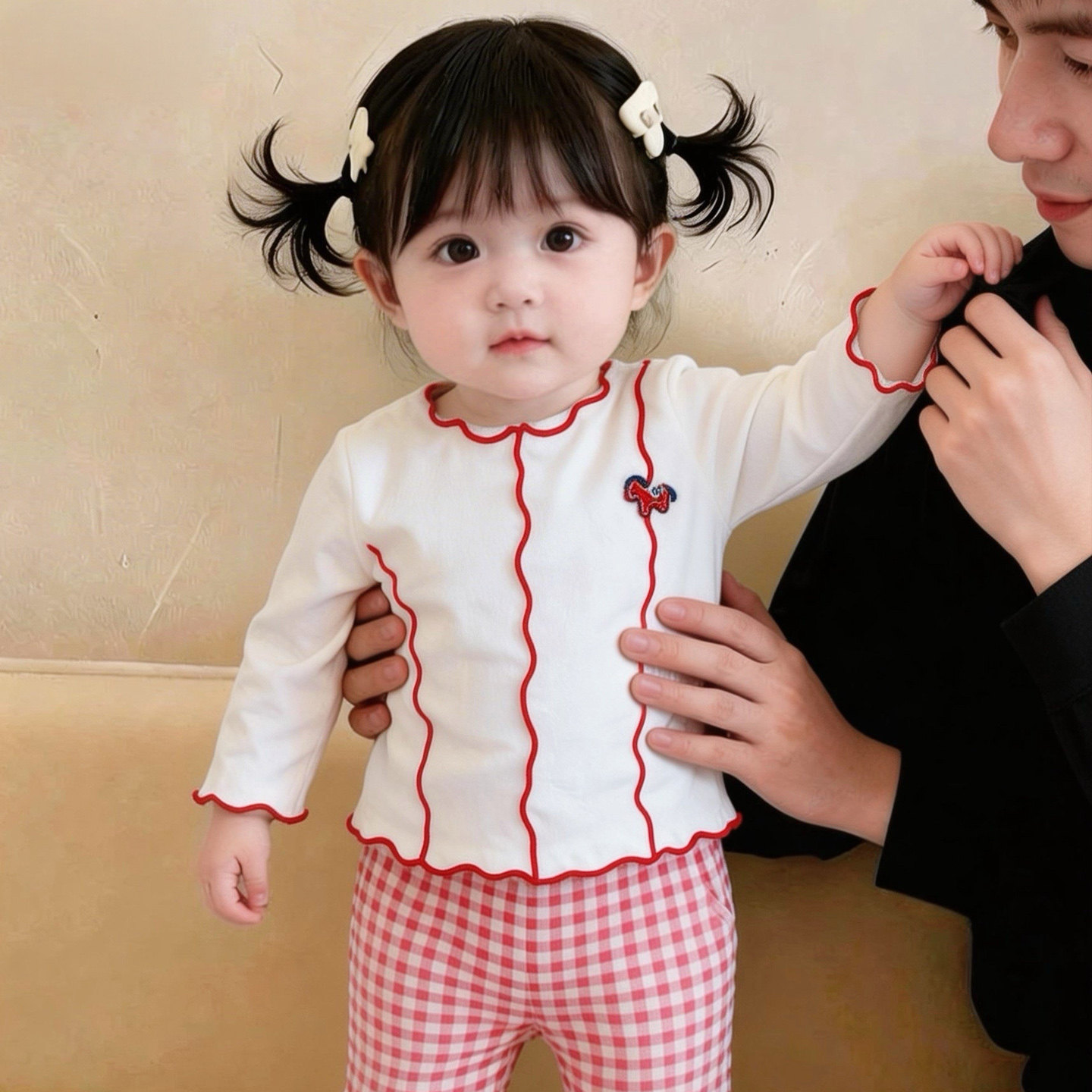 女宝红色木耳边小马图案长袖T恤女白色百搭打底衫女童打底衣Z790 - 实物图