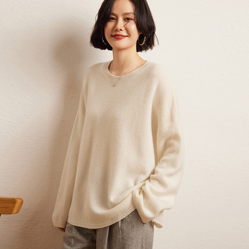 2024冬季软糯加厚baby小山羊绒女圆领宽松毛衣慵懒风氛围感针织衫