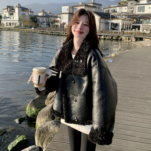 黑色皮毛一体外套女短款2025新款冬季韩系加厚小个子羊羔毛皮夹克