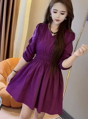 网红爆款连衣裙女2025春秋新款收腰显瘦褶皱设计时尚减龄A字短裙