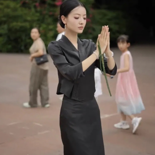 新中式国风套装女2026春秋款气质V领七分袖盘扣衬衫包臀裙两件套